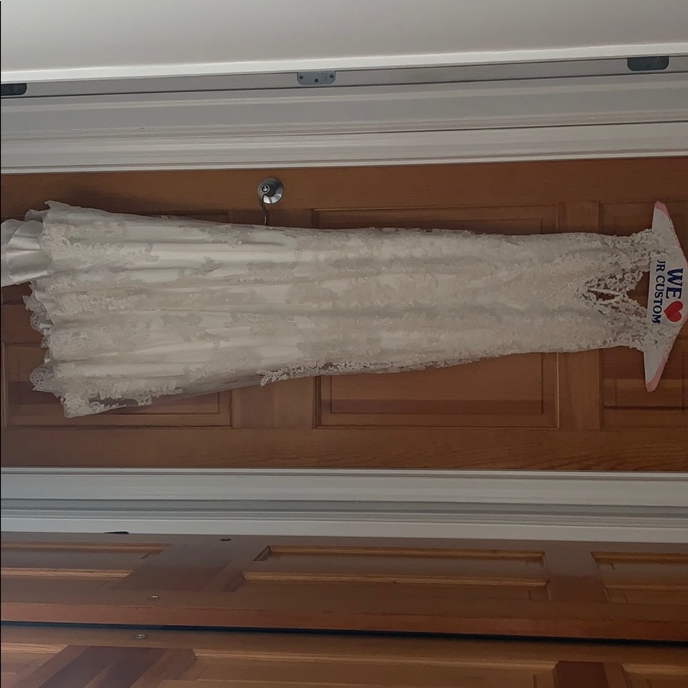 Ivory wedding dress . Maggie Sottero